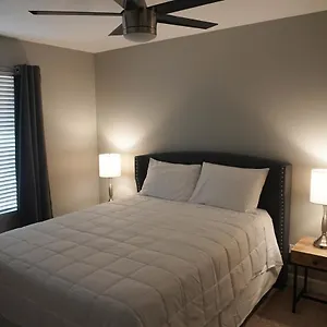 Holiday home 3bdr Remodeled Scottsdale Desert Pool Oasis And Entertainment, Phoenix